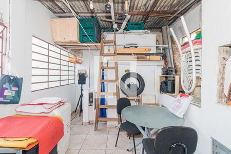 Casa à venda com 131m², 2 quartos e 3 vagasQuarto de Serviço