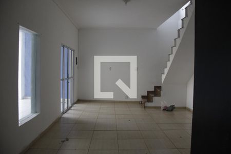 Sala de casa para alugar com 2 quartos, 150m² em Parque Santa Rosa, Suzano