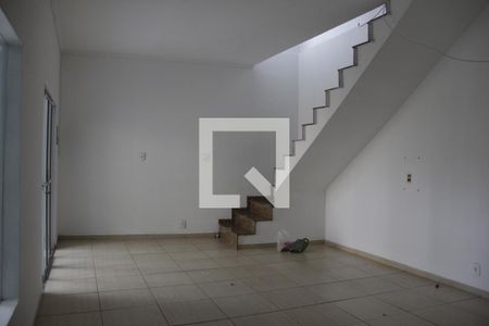 Sala de casa para alugar com 2 quartos, 150m² em Parque Santa Rosa, Suzano