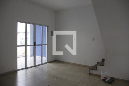 Sala de casa para alugar com 2 quartos, 150m² em Parque Santa Rosa, Suzano