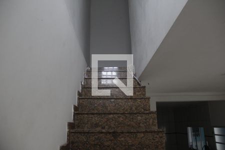 Escada de casa para alugar com 2 quartos, 150m² em Parque Santa Rosa, Suzano