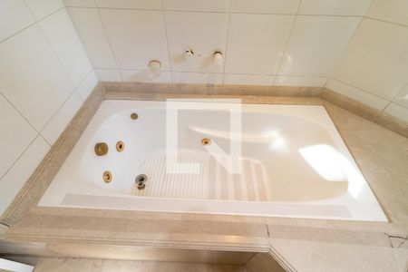 Apartamento à venda com 195m², 4 quartos e 3 vagasBanheiro da Suíte 4