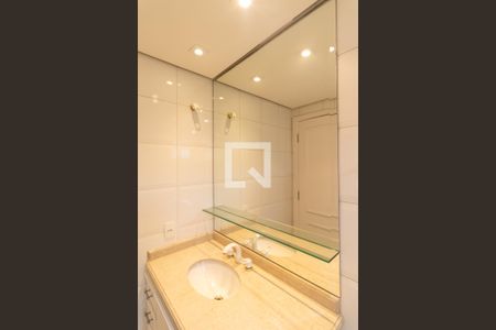 Apartamento à venda com 195m², 4 quartos e 3 vagasBanheiro da Suíte 1