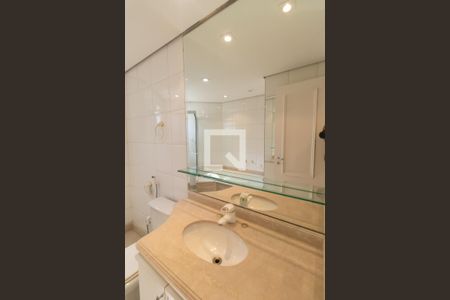 Apartamento à venda com 195m², 4 quartos e 3 vagasBanheiro da Suíte 4