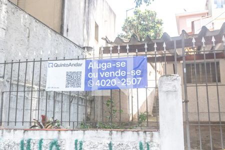 Casa à venda com 150m², 2 quartos e 3 vagas Casa à venda com 150m², 2 quartos e 3 vagasFachada