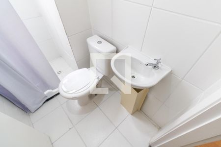 Banheiro de apartamento para alugar com 2 quartos, 42m² em Guaratiba, Rio de Janeiro