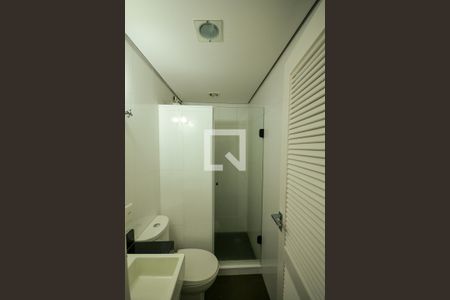 Apartamento para alugar com 153m², 3 quartos e 3 vagas Apartamento para alugar com 153m², 3 quartos e 3 vagasBanheiro de Serviço