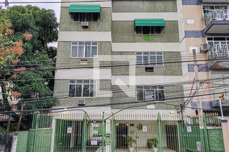 Apartamento à venda com 71m², 2 quartos e 1 vagaFachada e portaria