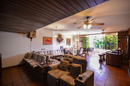 Casa à venda com 410m², 4 quartos e 4 vagasLazer