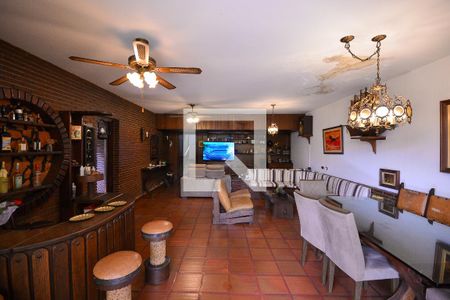 Casa à venda com 410m², 4 quartos e 4 vagasLazer