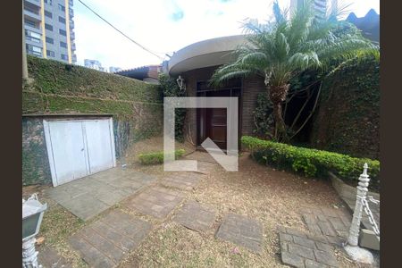 Casa à venda com 410m², 4 quartos e 4 vagasFachada
