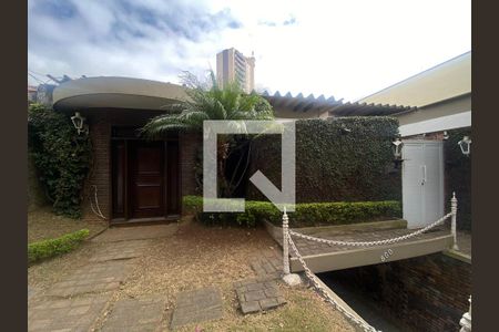 Casa à venda com 410m², 4 quartos e 4 vagasFachada
