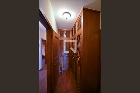 Casa à venda com 410m², 4 quartos e 4 vagasCloset