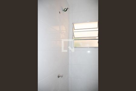 Banheiro de apartamento para alugar com 1 quarto, 27m² em Vila Constança, São Paulo