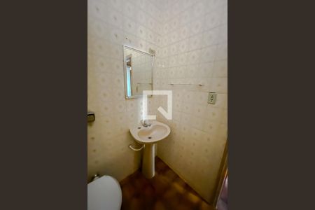 Casa à venda com 220m², 3 quartos e 2 vagasBanheiro