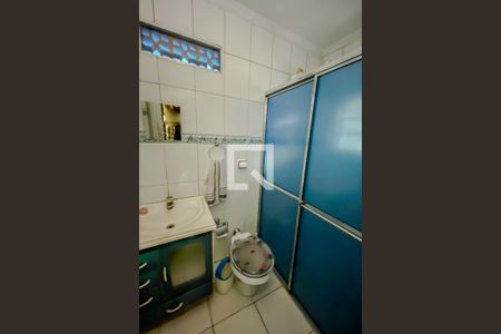 Casa à venda com 220m², 3 quartos e 2 vagasBanheiro 2