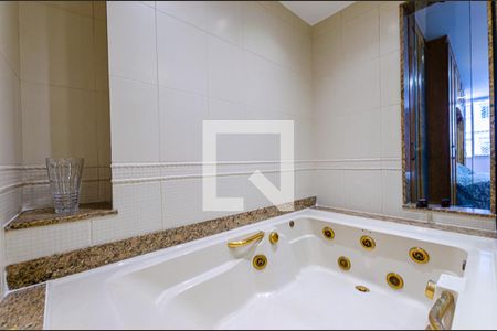 Apartamento à venda com 243m², 4 quartos e 1 vagaBanheiro da Suíte