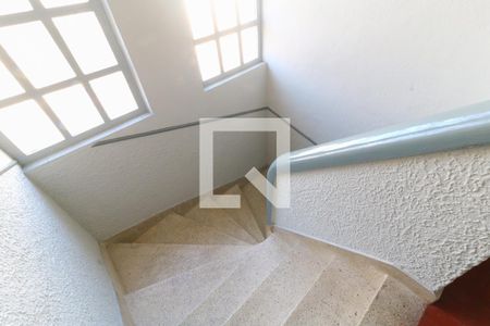 Escada de apartamento para alugar com 3 quartos, 103m² em Cachambi, Rio de Janeiro