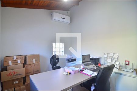 Casa para alugar com 300m², 2 quartos e 1 vagaEscritório