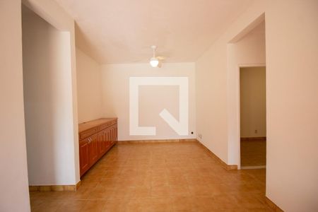 Casa de condomínio à venda com 1200m², 3 quartos e 8 vagasSala