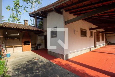 Casa de condomínio à venda com 1200m², 3 quartos e 8 vagasQuintal