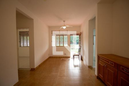 Casa de condomínio à venda com 1200m², 3 quartos e 8 vagasSala