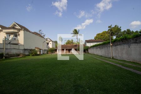 Casa de condomínio à venda com 1200m², 3 quartos e 8 vagasQuintal