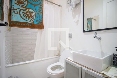 Casa de condomínio à venda com 1200m², 3 quartos e 8 vagasBanheiro