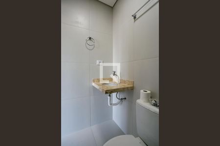 Banheiro de kitnet/studio para alugar com 1 quarto, 25m² em Santana, São Paulo