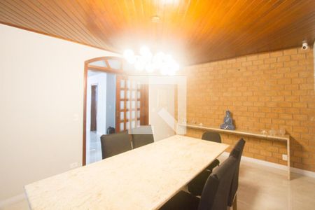 Casa à venda com 600m², 5 quartos e 6 vagasSala