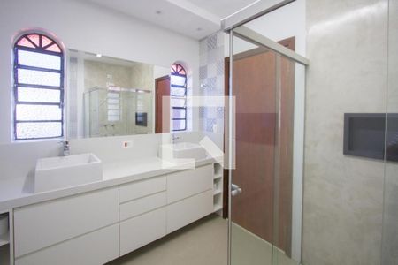 Casa à venda com 600m², 5 quartos e 6 vagasBanheiro Suíte 1