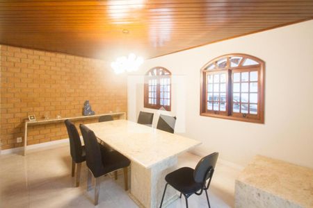 Casa à venda com 600m², 5 quartos e 6 vagasSala