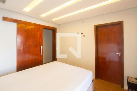 Casa à venda com 600m², 5 quartos e 6 vagasSuíte 1