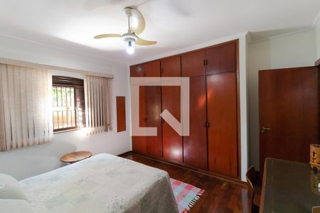 Casa à venda com 230m², 4 quartos e 4 vagas Casa à venda com 230m², 4 quartos e 4 vagasSuíte 01