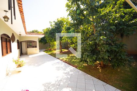 Casa à venda com 230m², 4 quartos e 4 vagas Casa à venda com 230m², 4 quartos e 4 vagasQuintal