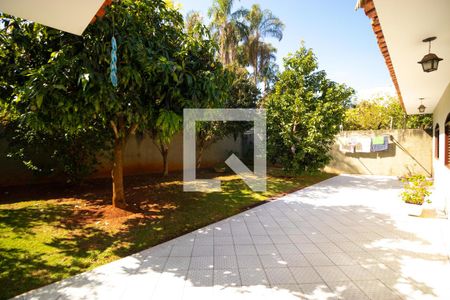 Casa à venda com 230m², 4 quartos e 4 vagas Casa à venda com 230m², 4 quartos e 4 vagasQuintal