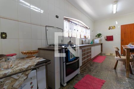 Casa à venda com 230m², 4 quartos e 4 vagas Casa à venda com 230m², 4 quartos e 4 vagasCozinha