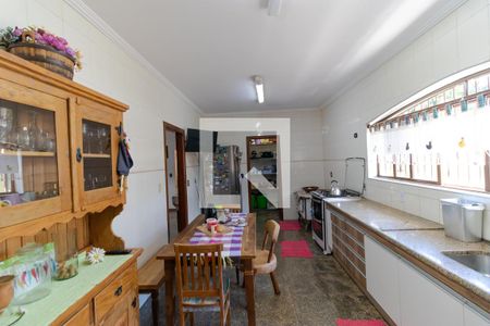 Casa à venda com 230m², 4 quartos e 4 vagas Casa à venda com 230m², 4 quartos e 4 vagasCozinha