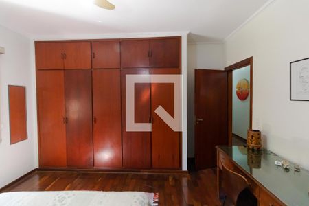 Casa à venda com 230m², 4 quartos e 4 vagas Casa à venda com 230m², 4 quartos e 4 vagasSuíte 01