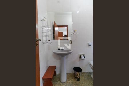 Casa à venda com 230m², 4 quartos e 4 vagas Casa à venda com 230m², 4 quartos e 4 vagasBanheiro de Serviço