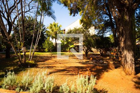 Casa à venda com 230m², 4 quartos e 4 vagas Casa à venda com 230m², 4 quartos e 4 vagasQuintal