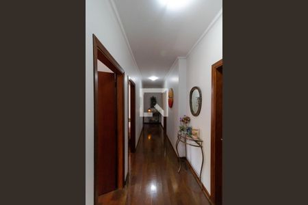 Casa à venda com 230m², 4 quartos e 4 vagas Casa à venda com 230m², 4 quartos e 4 vagasCorredor