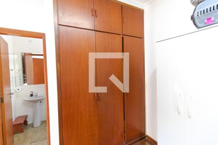 Casa à venda com 230m², 4 quartos e 4 vagas Casa à venda com 230m², 4 quartos e 4 vagasQuarto de Serviço