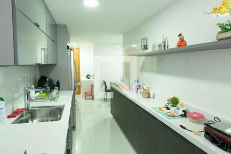 Apartamento à venda com 240m², 4 quartos e 2 vagasCozinha