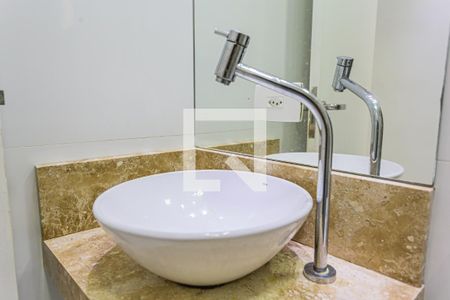 Apartamento à venda com 94m², 2 quartos e 1 vagaDetalhe do banheiro