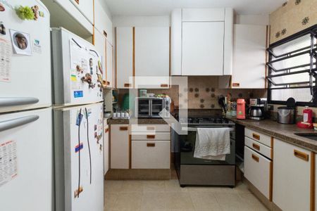 Casa à venda com 600m², 4 quartos e 5 vagas Casa à venda com 600m², 4 quartos e 5 vagasCozinha