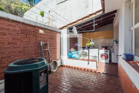 Casa à venda com 600m², 4 quartos e 5 vagas Casa à venda com 600m², 4 quartos e 5 vagasÁrea de serviço