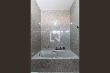 Casa à venda com 600m², 4 quartos e 5 vagas Casa à venda com 600m², 4 quartos e 5 vagasSuíte 3 - banheiro