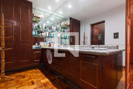 Casa à venda com 600m², 4 quartos e 5 vagas Casa à venda com 600m², 4 quartos e 5 vagasSuíte 3 - banheiro