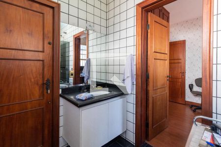 Casa à venda com 600m², 4 quartos e 5 vagas Casa à venda com 600m², 4 quartos e 5 vagasSuíte 2 - banheiro